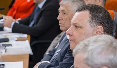 Евгений Солнцев впервые отчитался перед депутатами Заксобрания